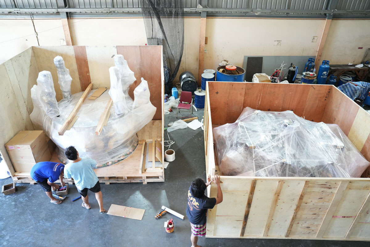 กระถางธูปมังกรขนาดใหญ่สำหรับศาลเจ้าจีน สัญลักษณ์แห่งพลังและความเจริญรุ่งเรือง