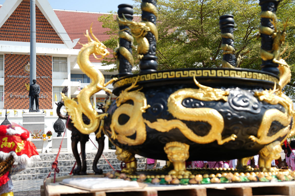 กระถางธูปมังกรทองเหลืองขนาดใหญ่ ออกแบบประณีตด้วยศิลปะจีนโบราณ