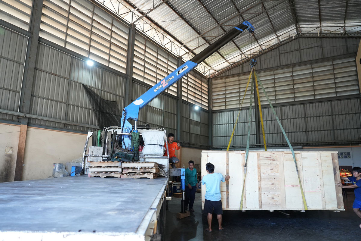 กระถางธูปมังกรขนาดใหญ่สำหรับศาลเจ้าจีน สัญลักษณ์แห่งพลังและความเจริญรุ่งเรือง